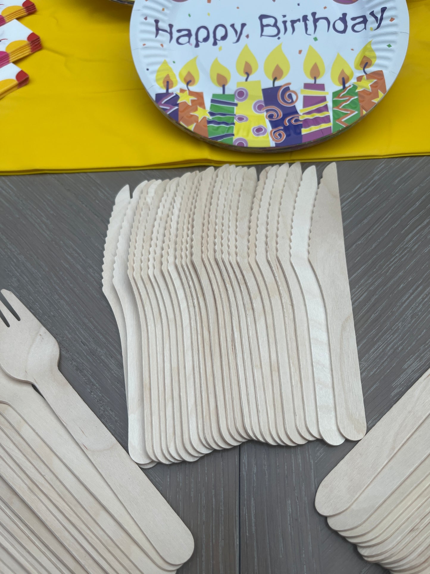 Disposable tableware 201 pcs - Happy Birthday.