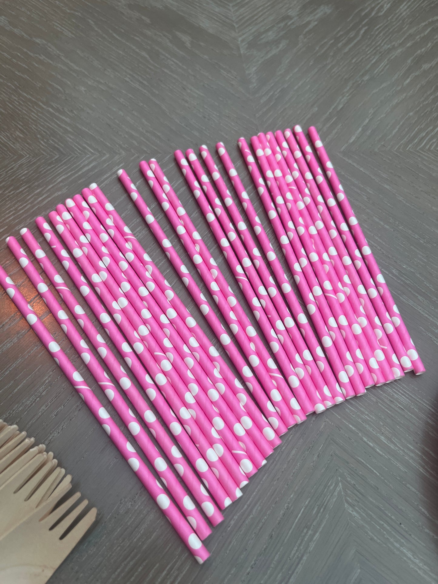Disposable tableware 201 pcs - Polka Dots Pink.