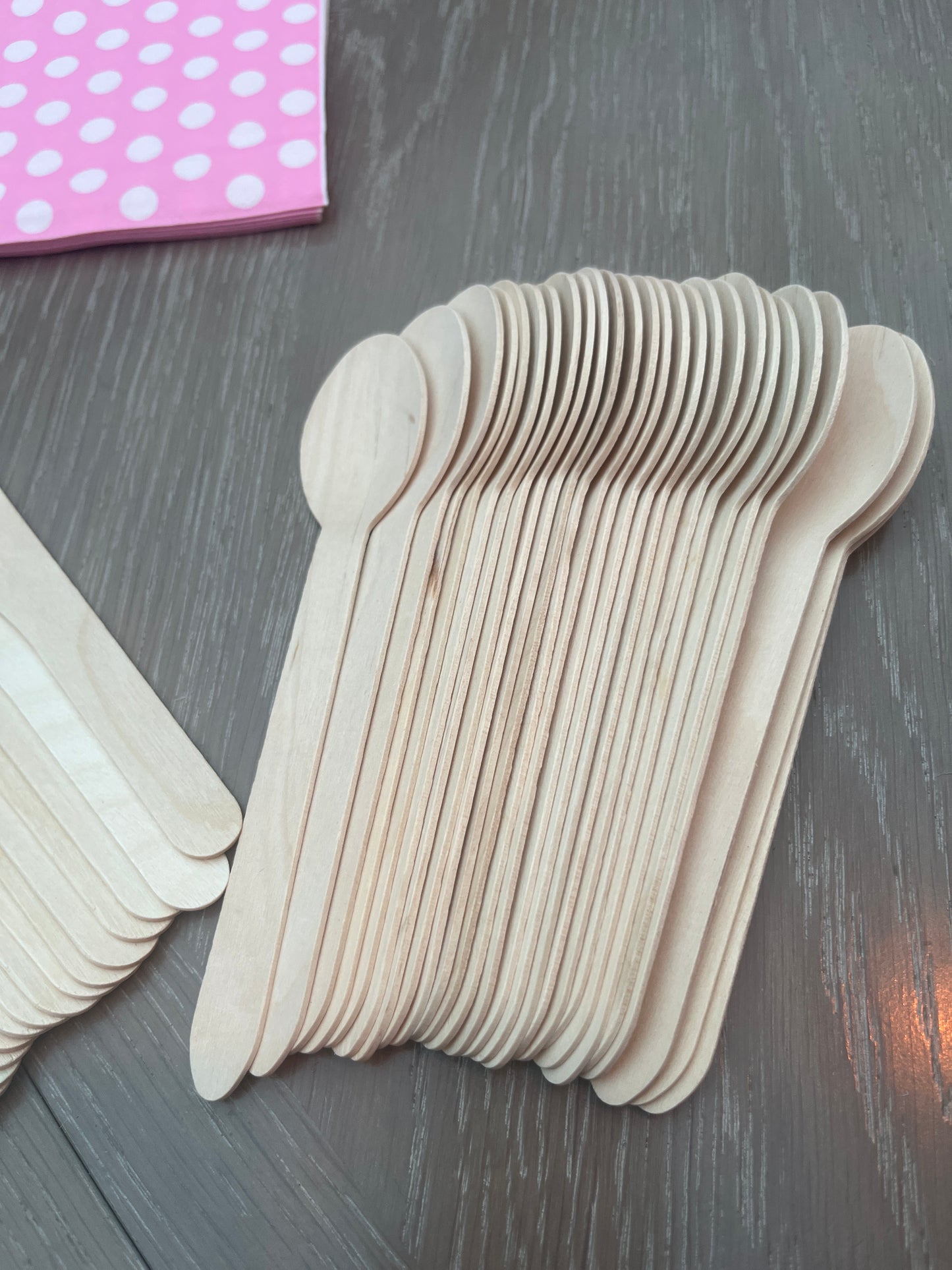 Disposable tableware 201 pcs - Polka Dots Pink.