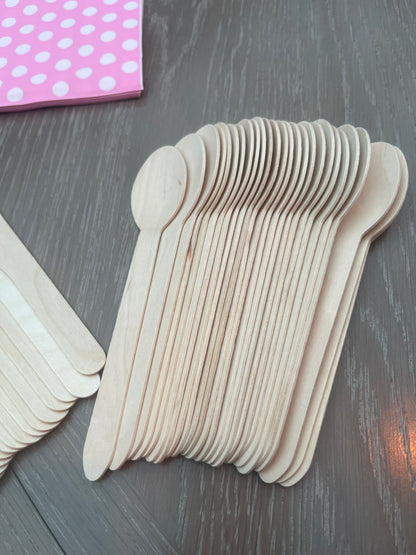 Disposable tableware 201 pcs - Polka Dots Pink.