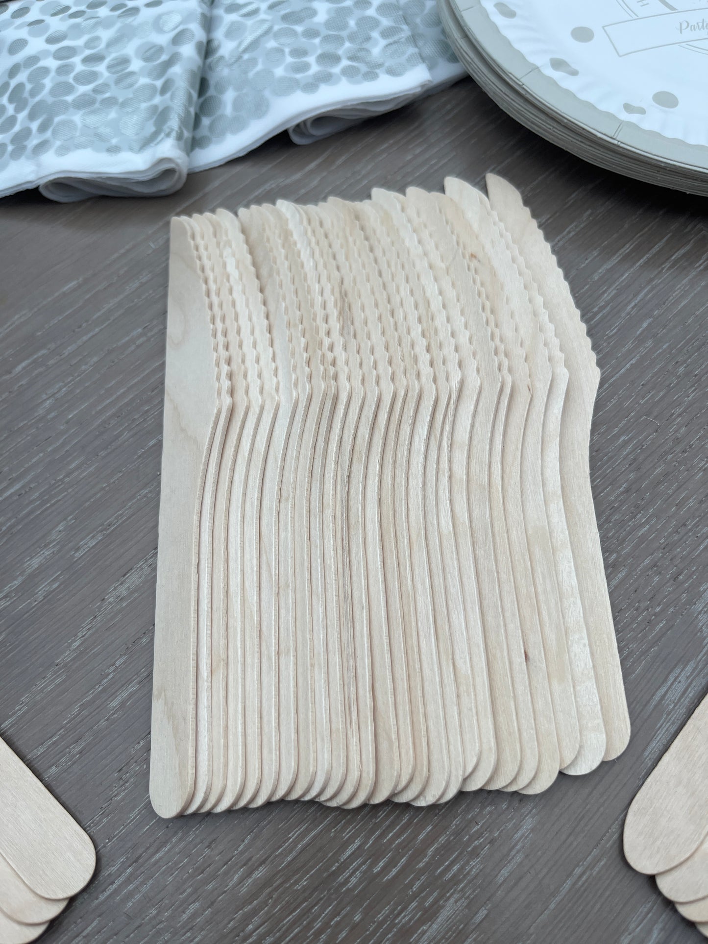 Disposable tableware 201 pcs - Premium SILVER / WHITE.