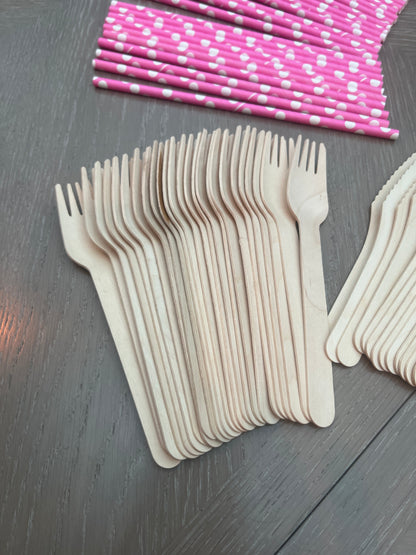 Disposable tableware 201 pcs - Polka Dots Pink.