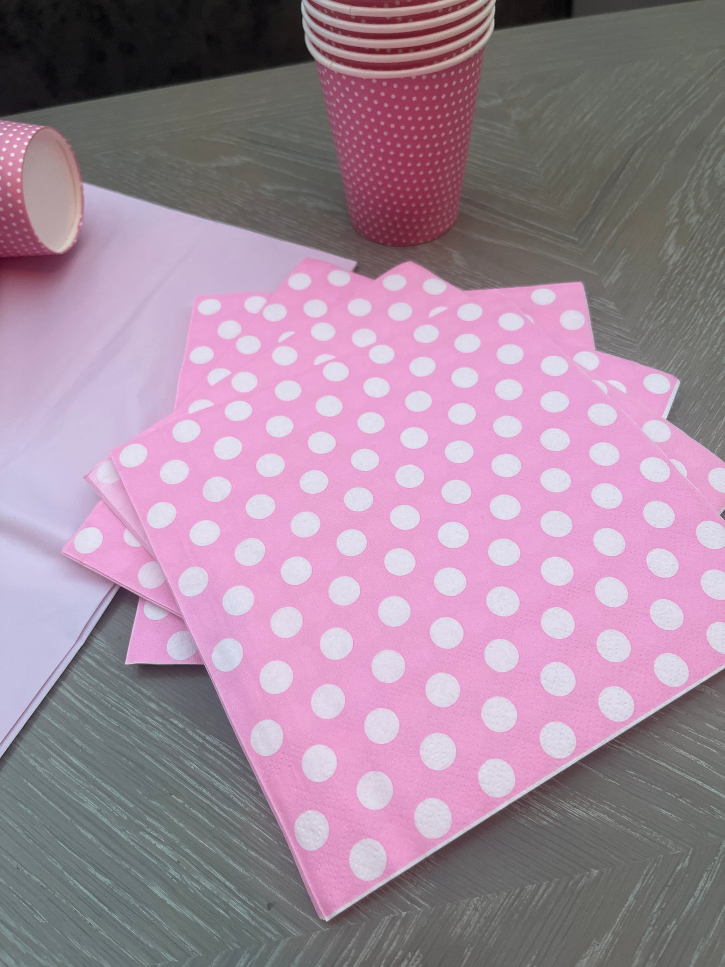 Disposable tableware 201 pcs - Polka Dots Pink.