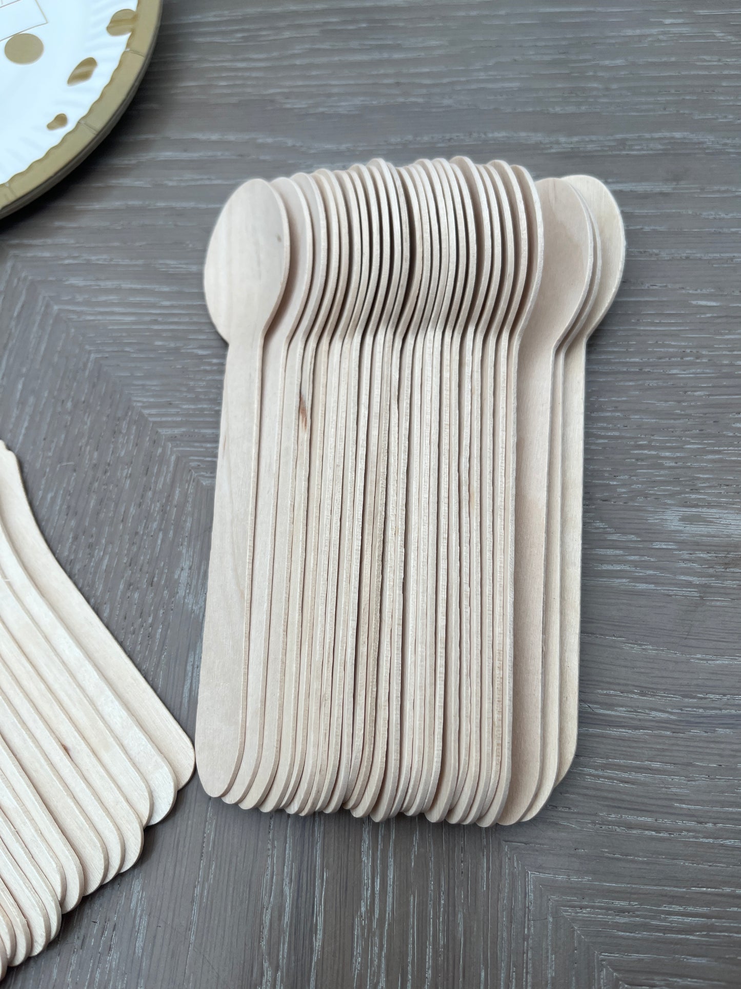 Disposable tableware 201 pcs - Premium GOLD / WHITE.