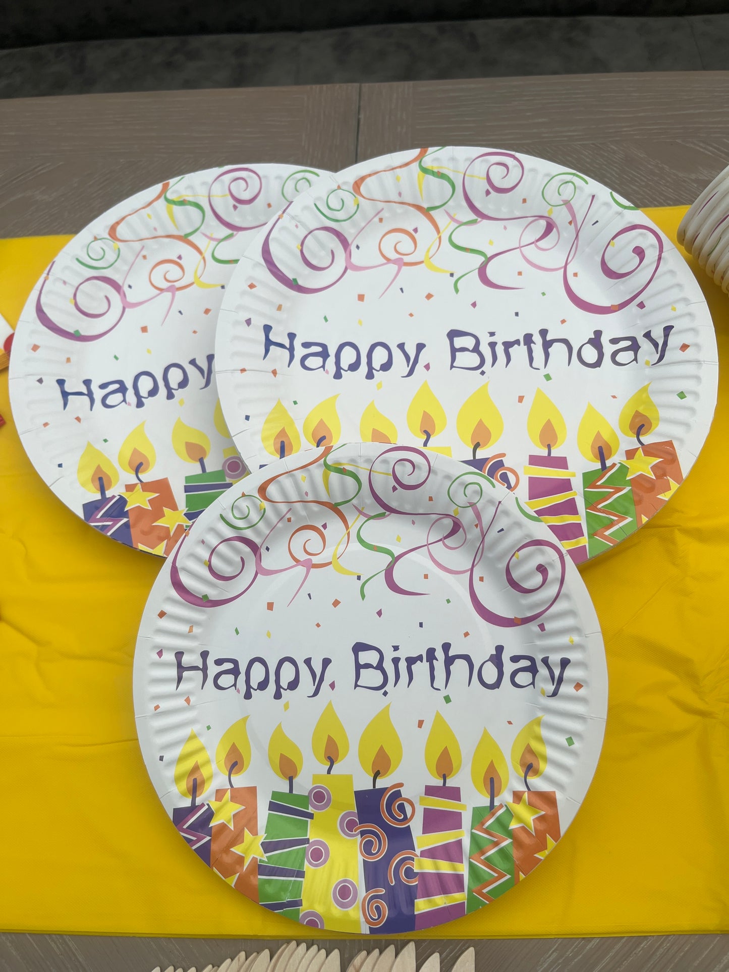 Disposable paper plate 7inch Happy Birthday Pack of 25pcs.