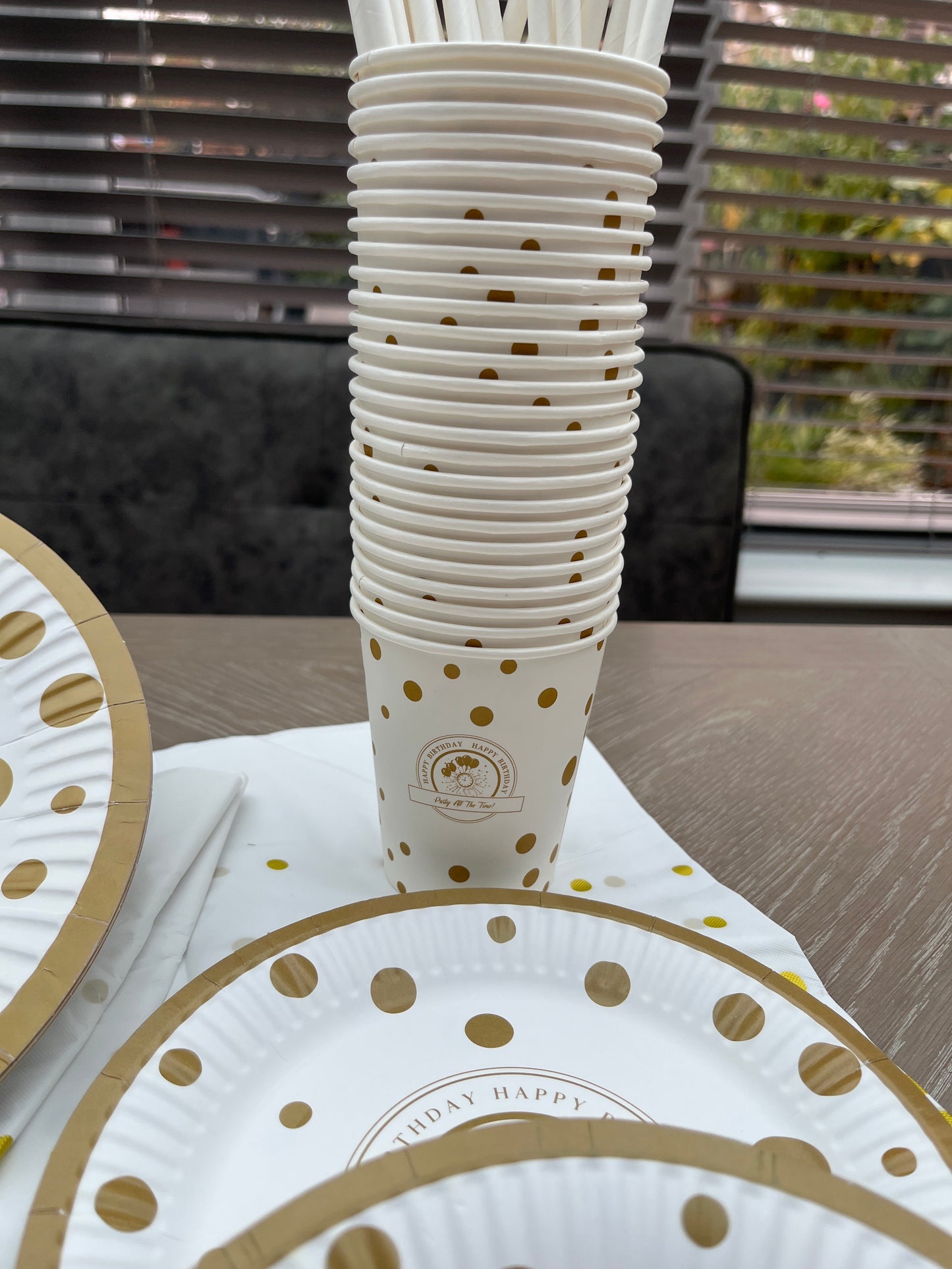 Disposable tableware 201 pcs - Premium GOLD / WHITE.
